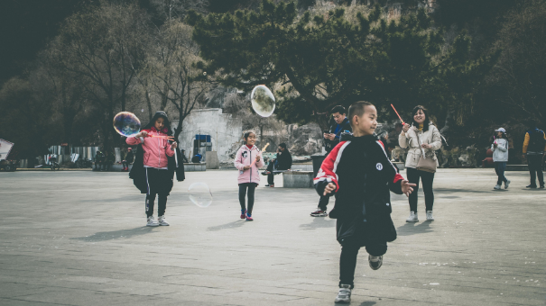 iKids - Activities, Bubble Fun (Photo by_ King Siberia)