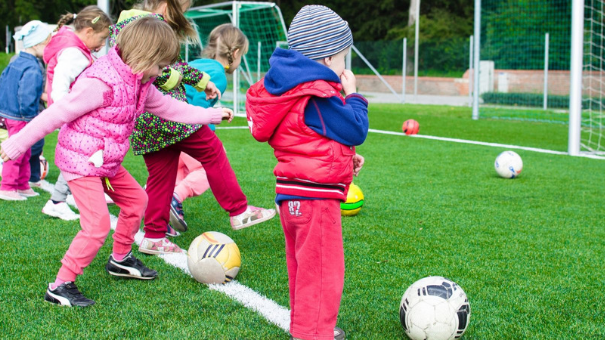 iKids - Outdoor Winter Fun (Photo by_ Lukas) 1